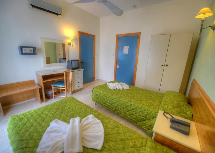 Pebbles (adults Only) Hotel