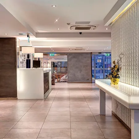 Pebbles Hotel St Paul's Bay